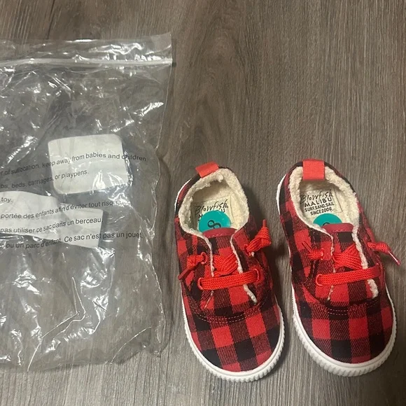 Red and Black Plaid Toddler Shoes size 8 - Picture 1 of 3